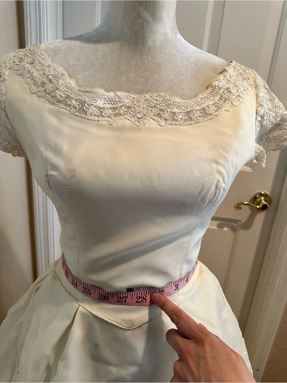 1950’s Ivory Lace-Accent Vintage Wedding Gown - Picture 10 of 11